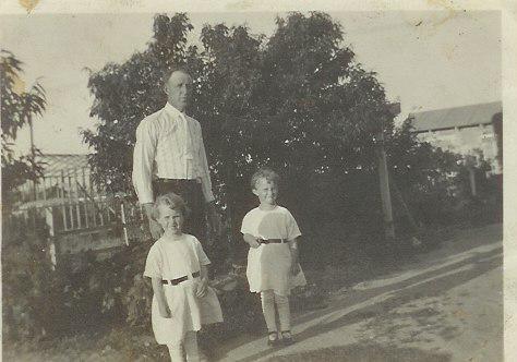 __Earl,Mama,&Esther__Mosaley