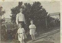 __Earl,Mama,&Esther__Mosaley